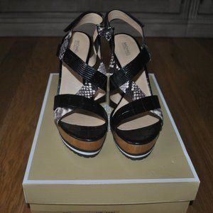 Michael Kors Mackay Wedge Black & Snakeskin, Size 10